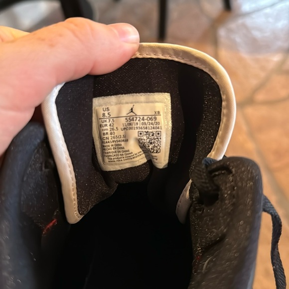 Air Jordan Red/Black 8.5 - Picture 2 of 3